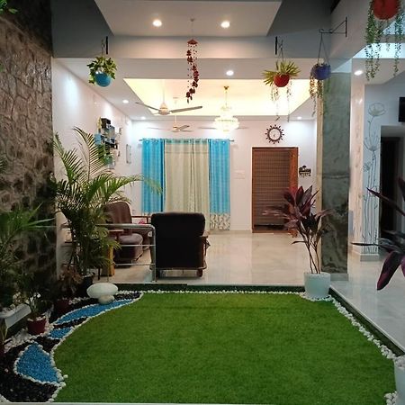 Ezhilagam Stays Chennai Exterior photo