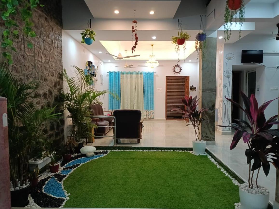 Ezhilagam Stays Chennai Exterior photo